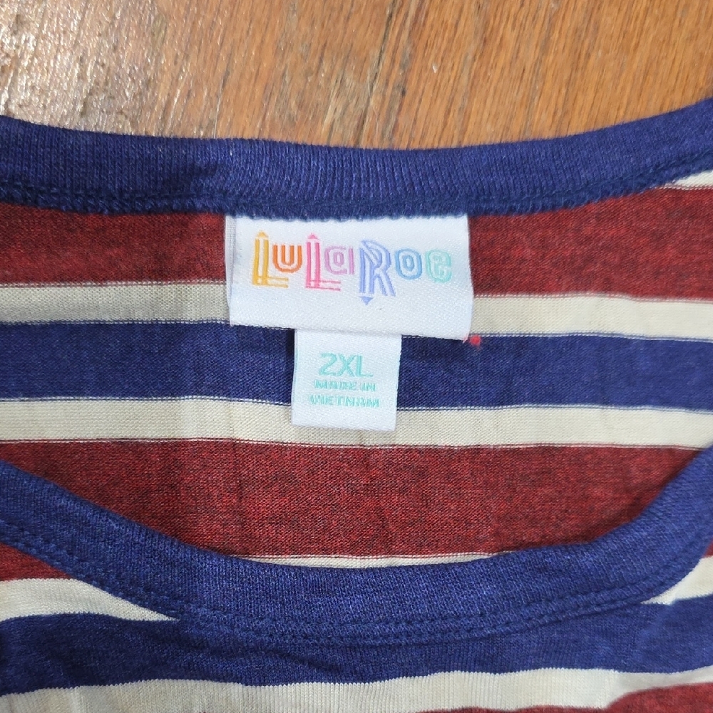 LuLaRoe 3/4‎ Sleeve Top - Picture 2 of 3